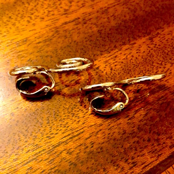 NWT Avon clip on swirl silver tone earrings - Picture 4 of 8